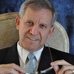 Spanish Speaking Intellectual Property Attorney in USA - Mario Golab