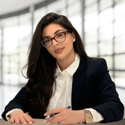 Female Lawyer in Los Angeles California - Yasmine Tabatabai